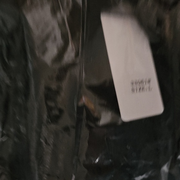 Elegant Black V-Neck 3/4 Sleeve Prom Gown - Picture 11 of 12